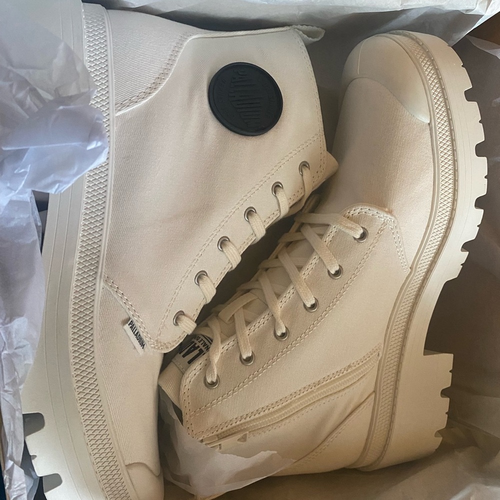 Palladium Pallabase Twill Size 9 Womens New in box